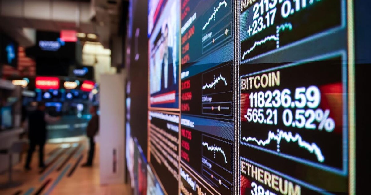 Investors await new key economic data, interest rate decision