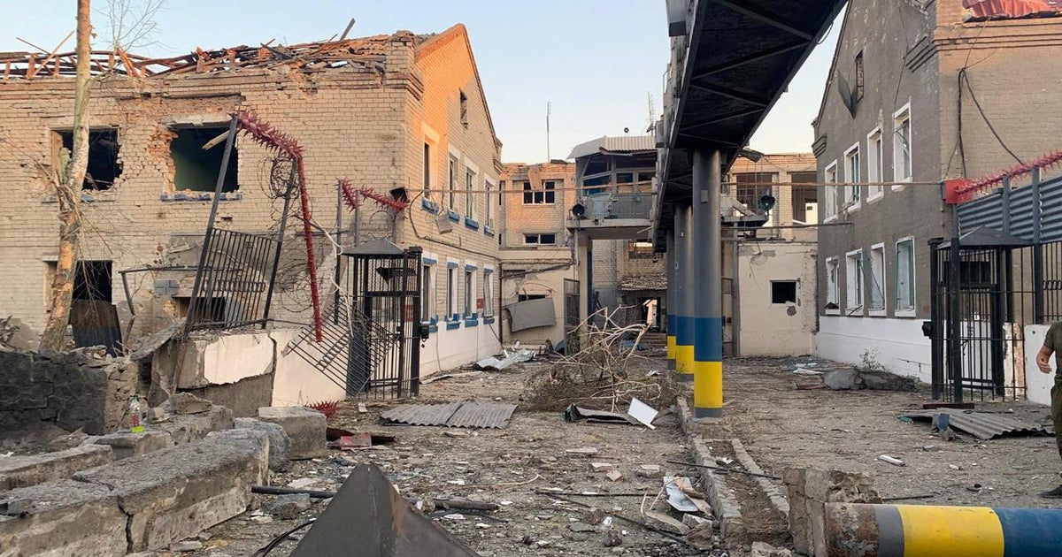 Russian strike kills at least 17 inmates in Ukraine prison, officials say 