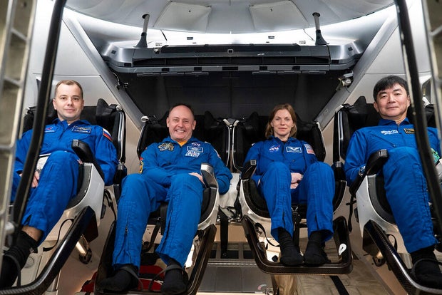 1024-cd-simulator-blue-suits.jpg