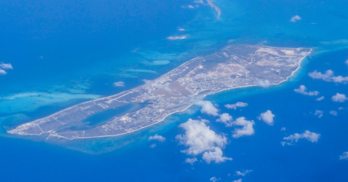 At least 1 killed in Turks and Caicos plane crash flying from North Perry Airport 