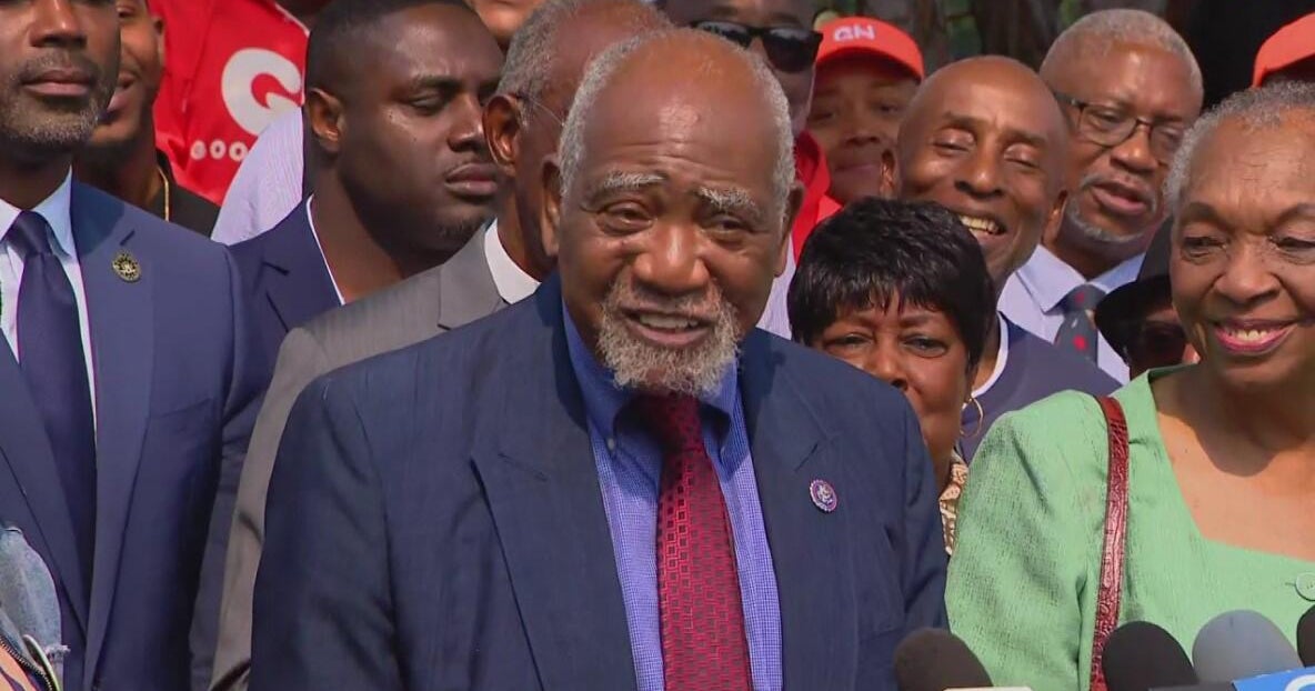 Rep. Danny Davis announces he won't run for re-election, endorses La Shawn Ford for his seat 