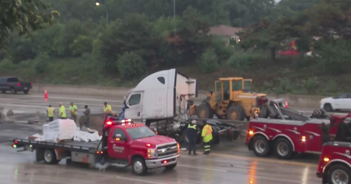 Traffic snarled on I-696 near Warren in aftermath of tractor-trailer crash 