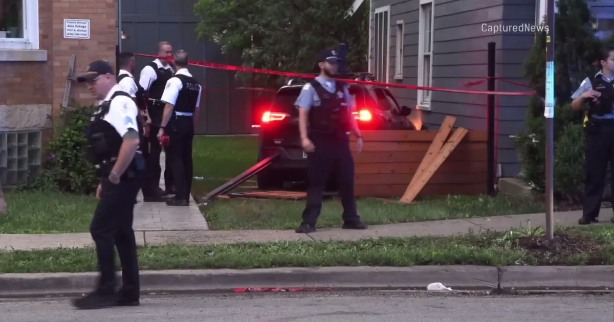 Man crashes car after being shot in head in Chicago's Avondale ...