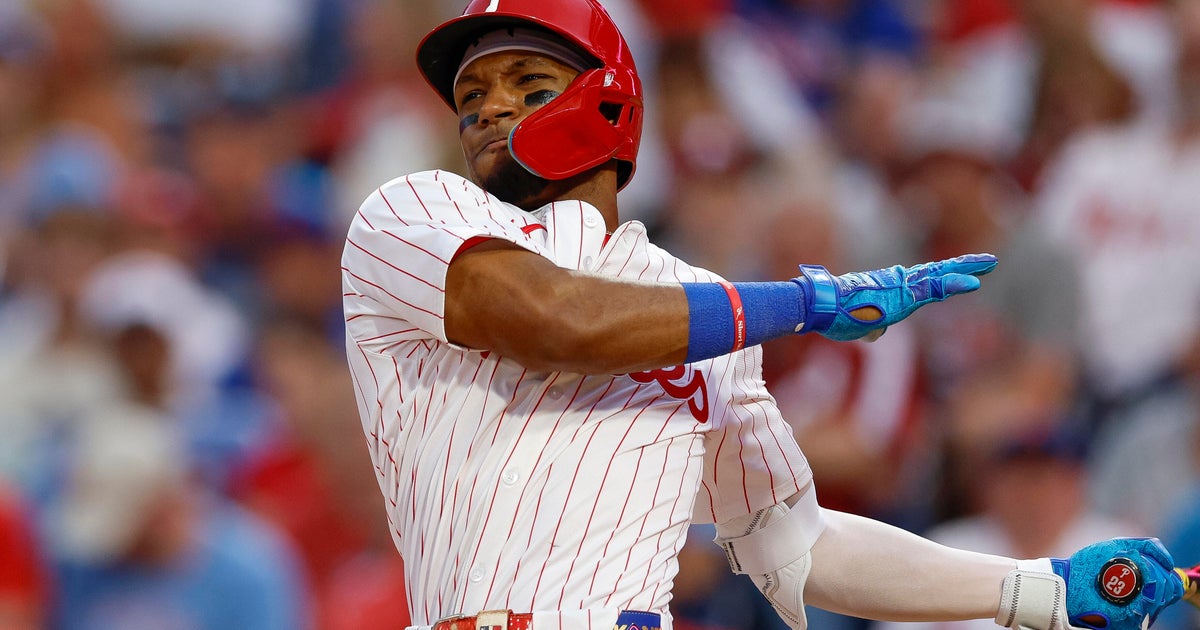 Phillies send Rojas, Robert to minors after trade deadline moves 