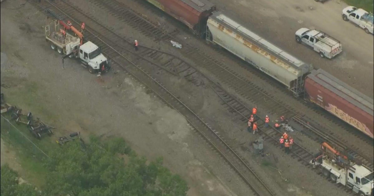 Freight train derailment in Aurora causes Metra BNSF problems, damage 