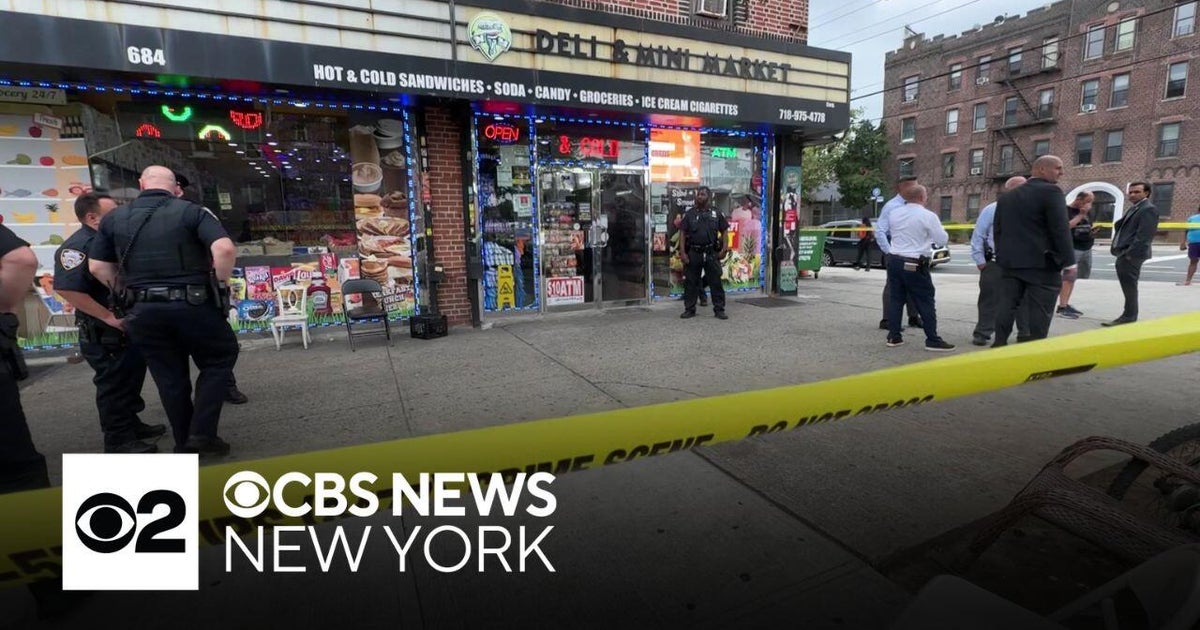 Brooklyn deli worker stabbed to death - CBS New York