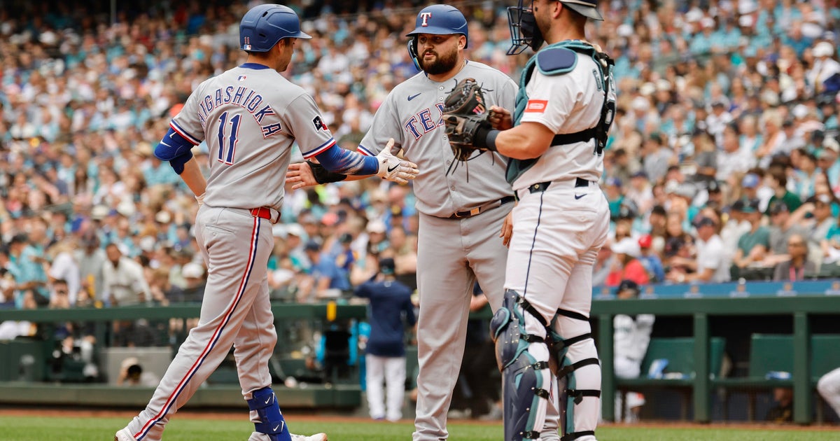 Wyatt Langford's clutch hit seals Rangers' extra-inning win over Mariners 