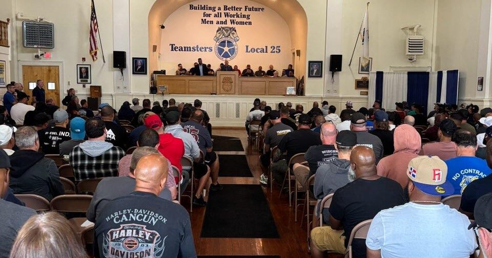 Republic employees vote to continue trash collector strike 