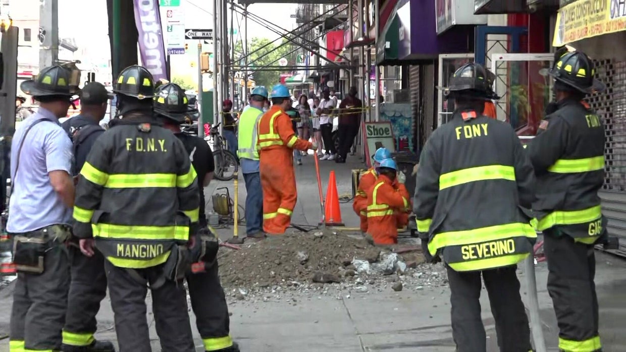 Gas leak in Washington Heights forces buildings to evacuate - CBS New York