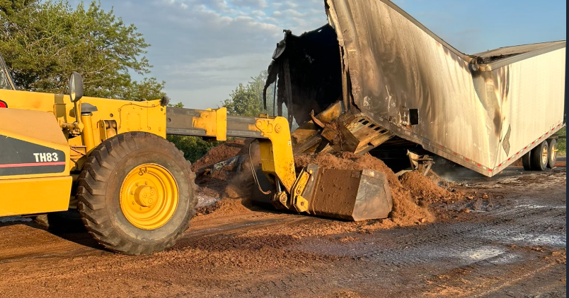 Deadly crash involving 3 semi trucks shuts down part of I-65 