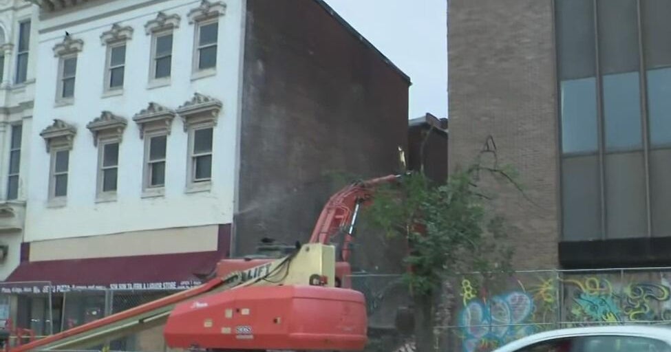 Baltimore building demolished after partial collapse 