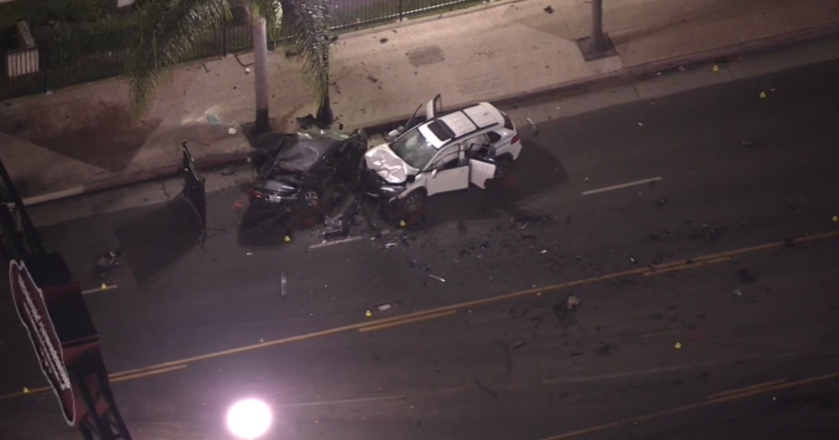 Two dead in Santa Ana five-car crash after wrong-way driver slams into oncoming traffic 