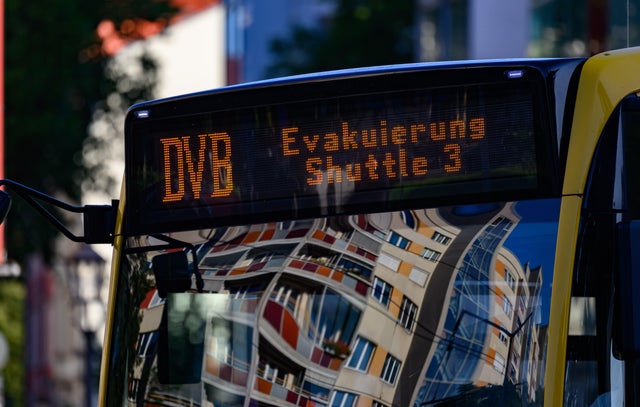 Planned defusing of a bomb at the Carola Bridge 