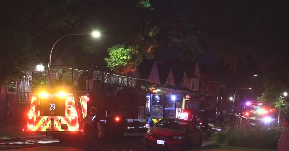 Firefighter injured while responding to house fire on Chicago's West Side 