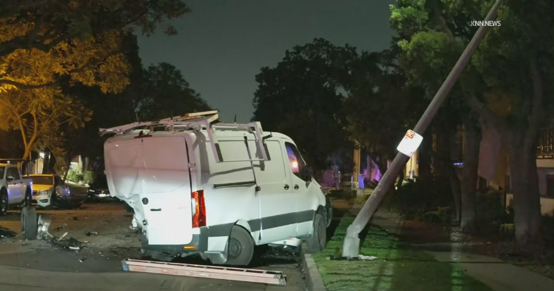4 people injured after police pursuit in Glendale ends in a crash 