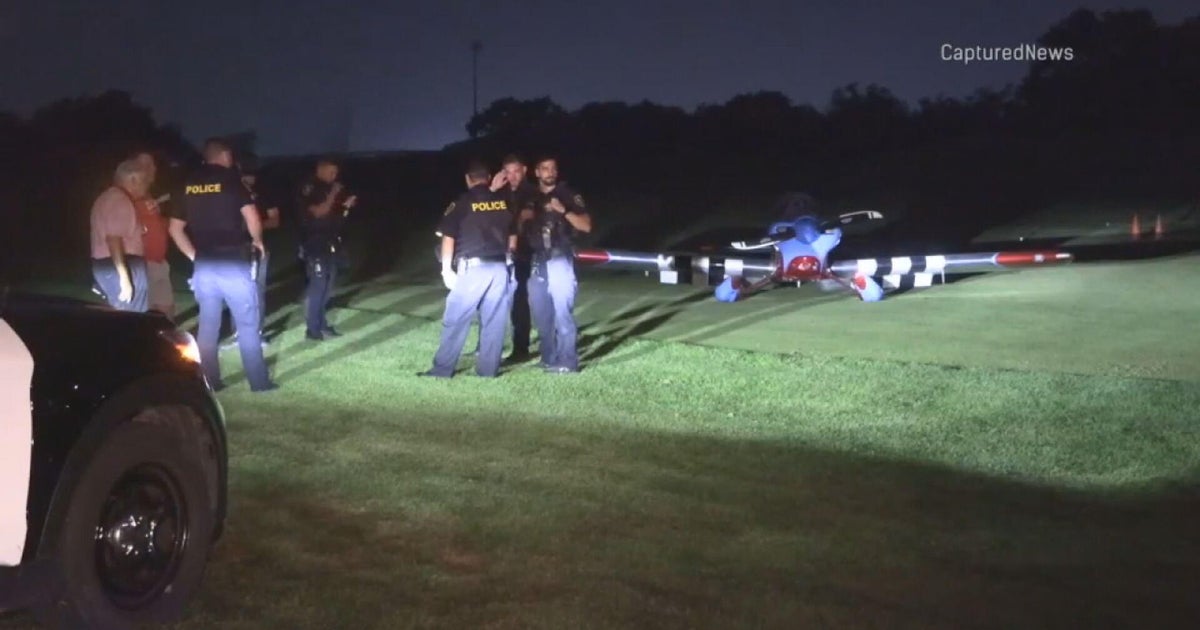 Small plane lands on Elgin golf course 