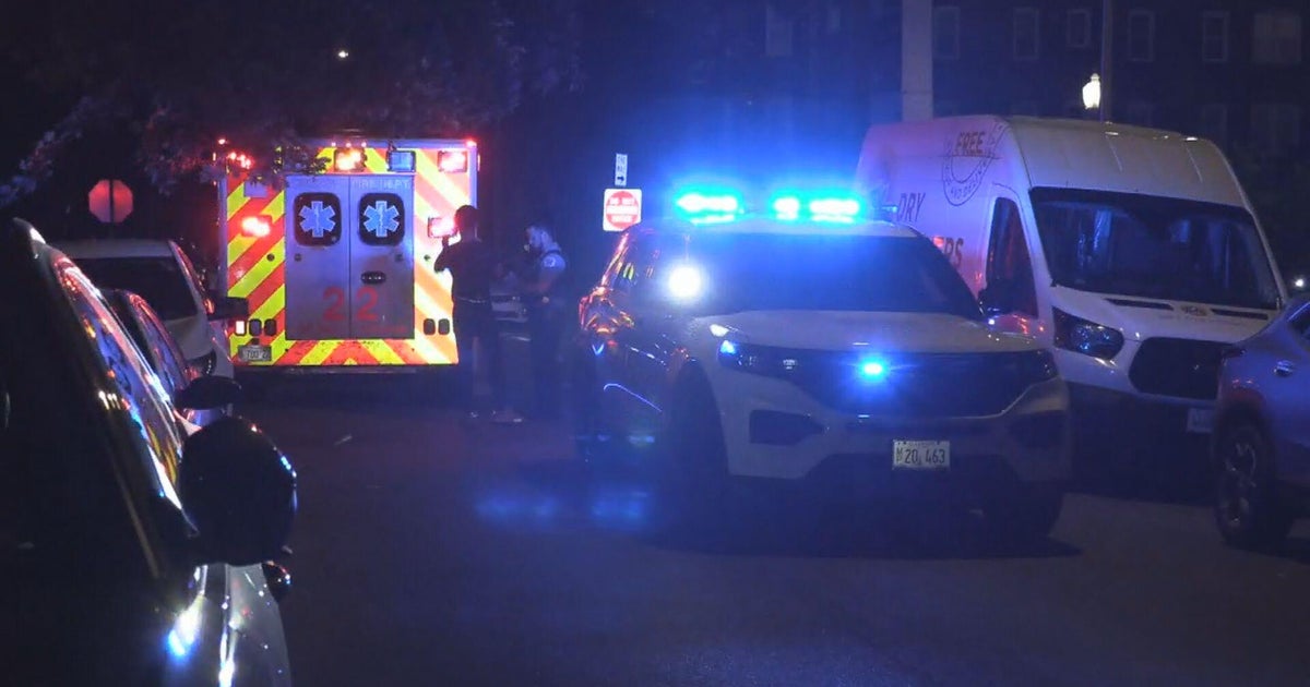 2 hurt in shooting in South Chicago, police say 