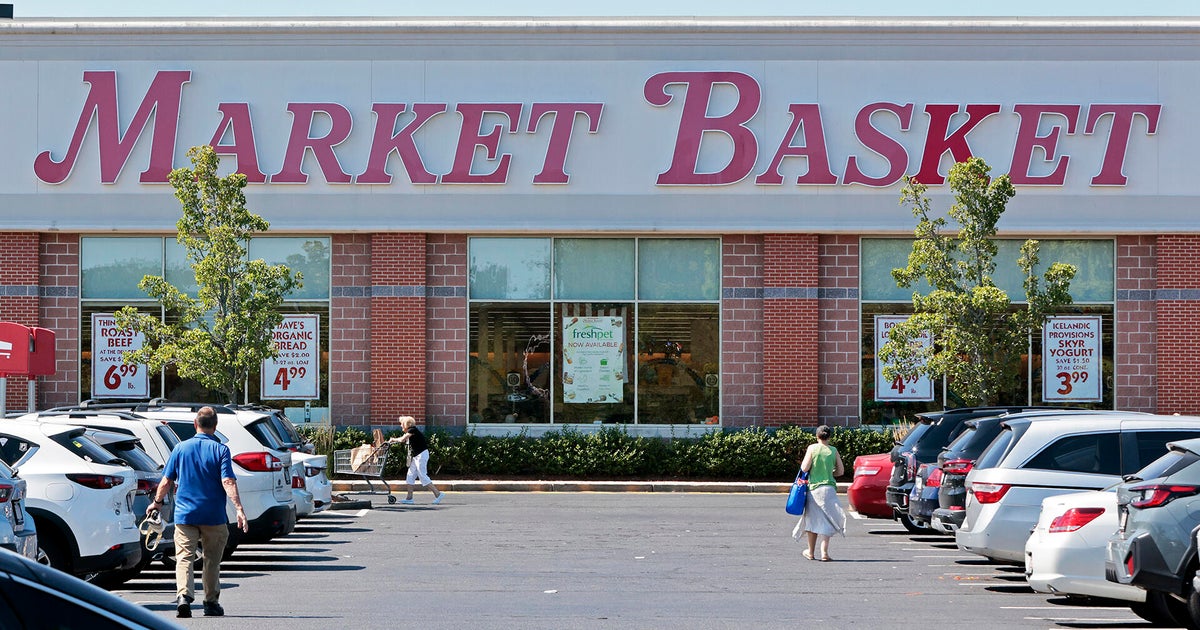 Market Basket is "headed for a serious struggle," manager says 