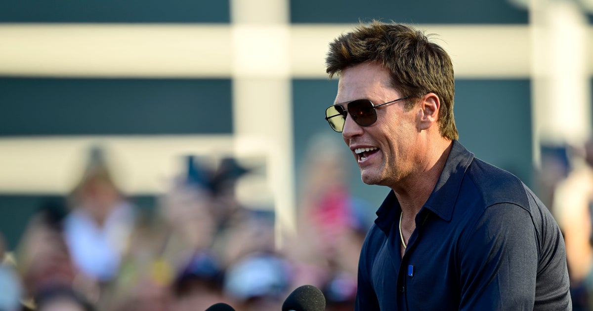 Tom Brady roasts Jets fans after statue unveiling 