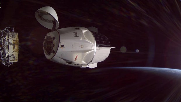 080825-undocking.jpg 