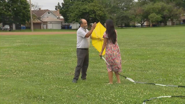 080825-kite-man-clean.jpg 