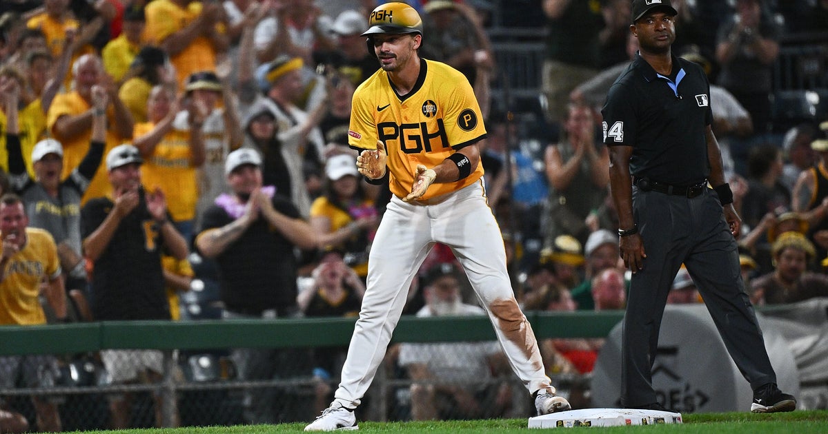 Reynolds' clutch hit in the 8th lifts Pirates to win over Reds 