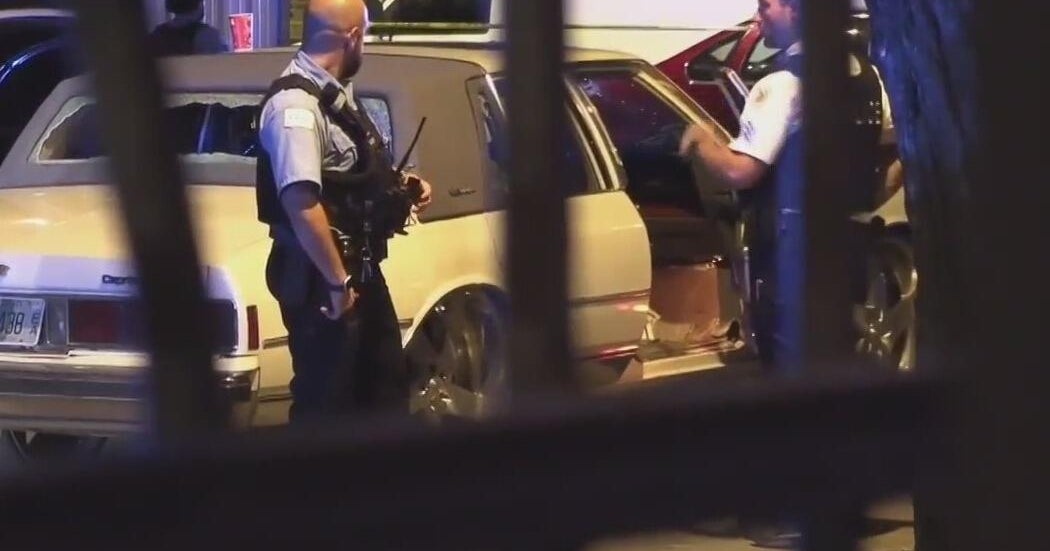 2 men hospitalized after being shot multiple times on West Side, police say 
