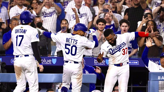Los Angeles Dodgers defeated the Toronto Blue Jays 5-1 to win a MLB baseball game. 
