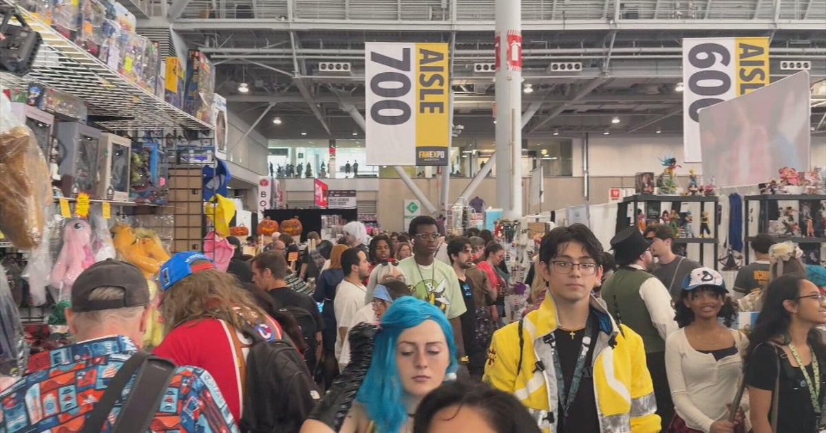 Thousands head to Fan Expo Boston to "geek out" and meet celebrity guests 