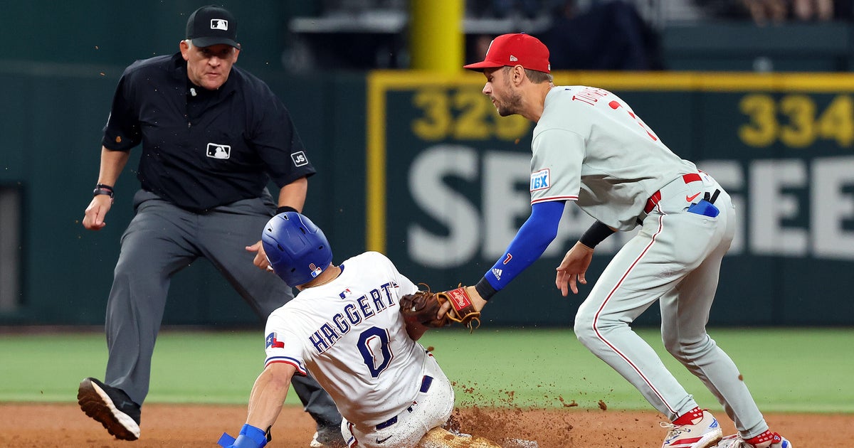 Kepler's two-run double lifts Phillies over Rangers 3-2; deGrom drops third straight 