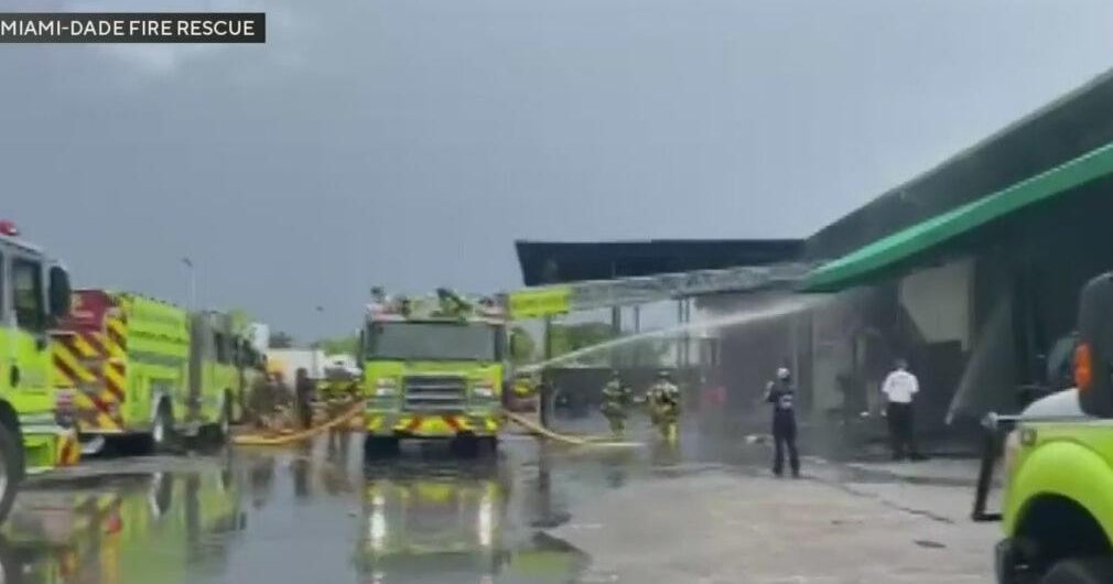 Auto warehouse bursts into smoky fire in Medley, Miami-Dade Fire Rescue says – CBS News
