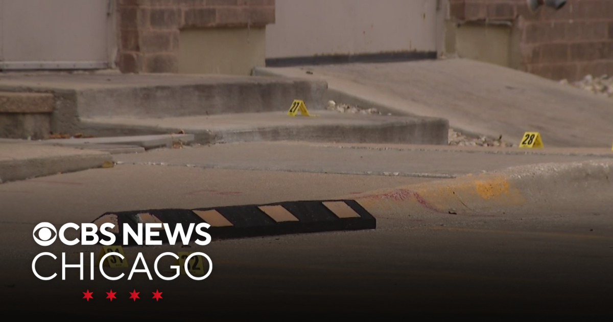 Search on for suspect in double shooting in Aurora, Illinois - CBS Chicago