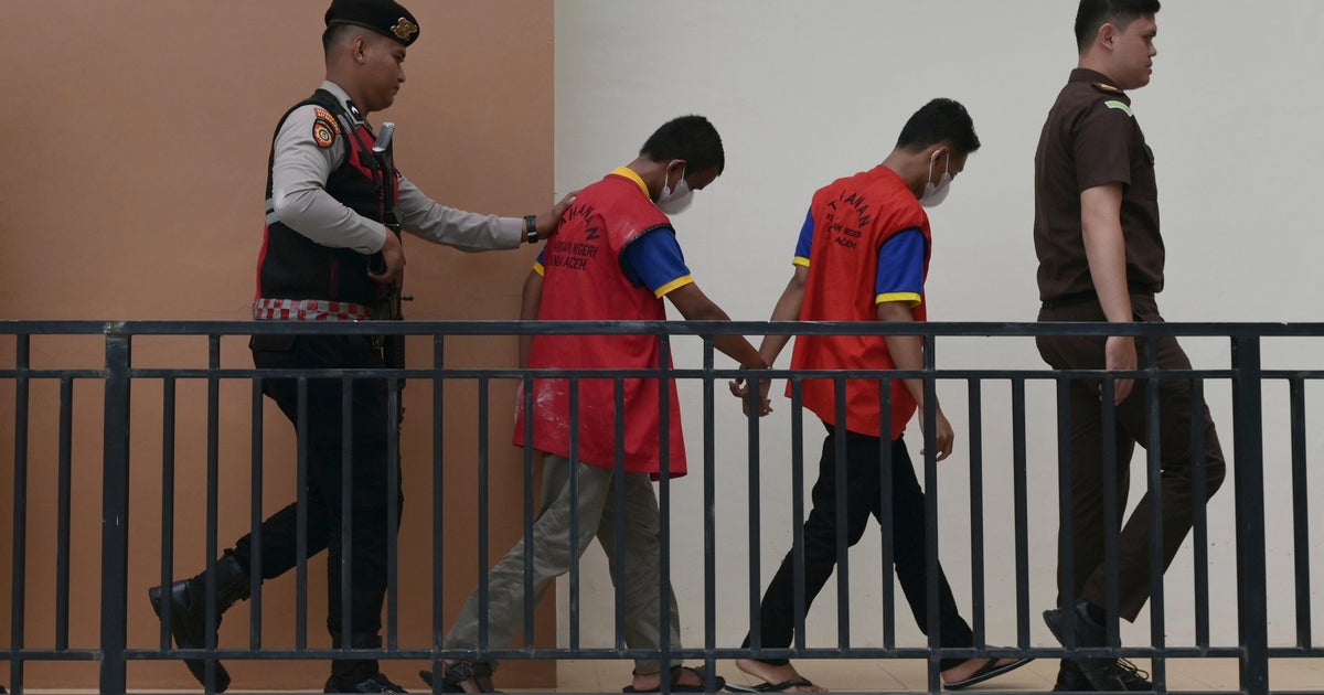 2 men sentenced to caning for what Indonesia court decided was gay sex 