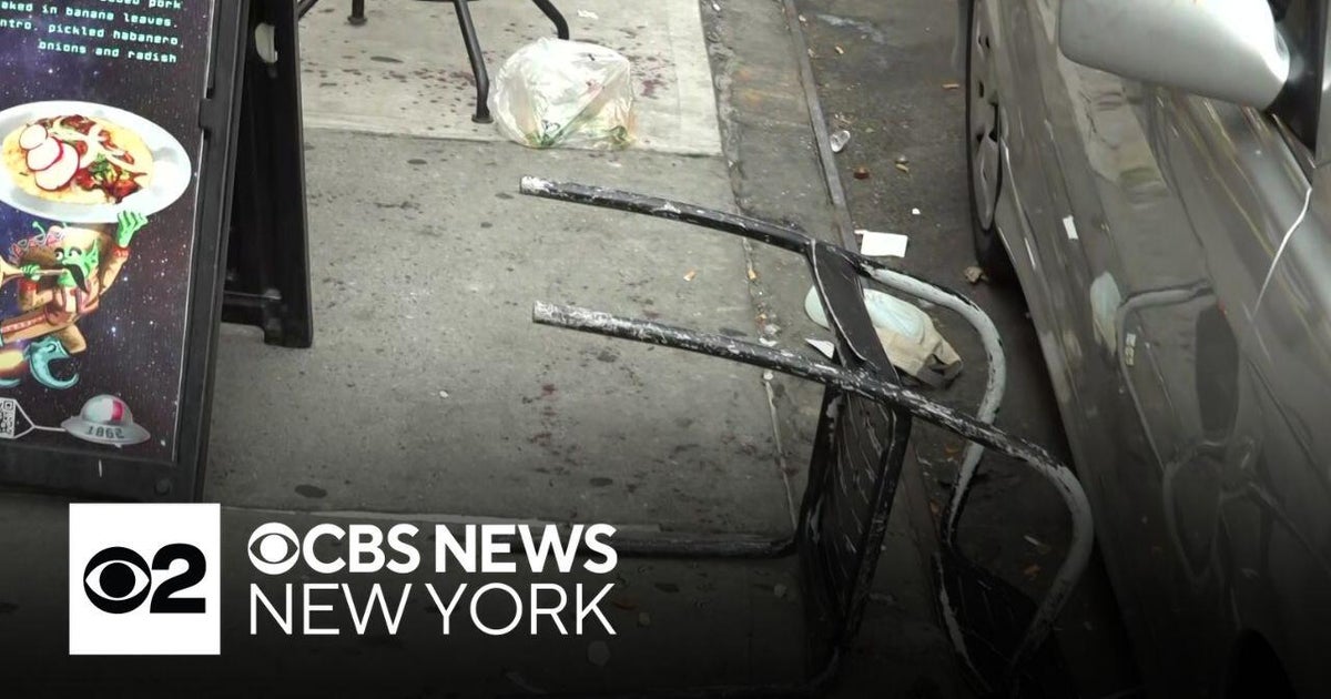 Man slashed in neck outside Hell's Kitchen restaurant - CBS New York