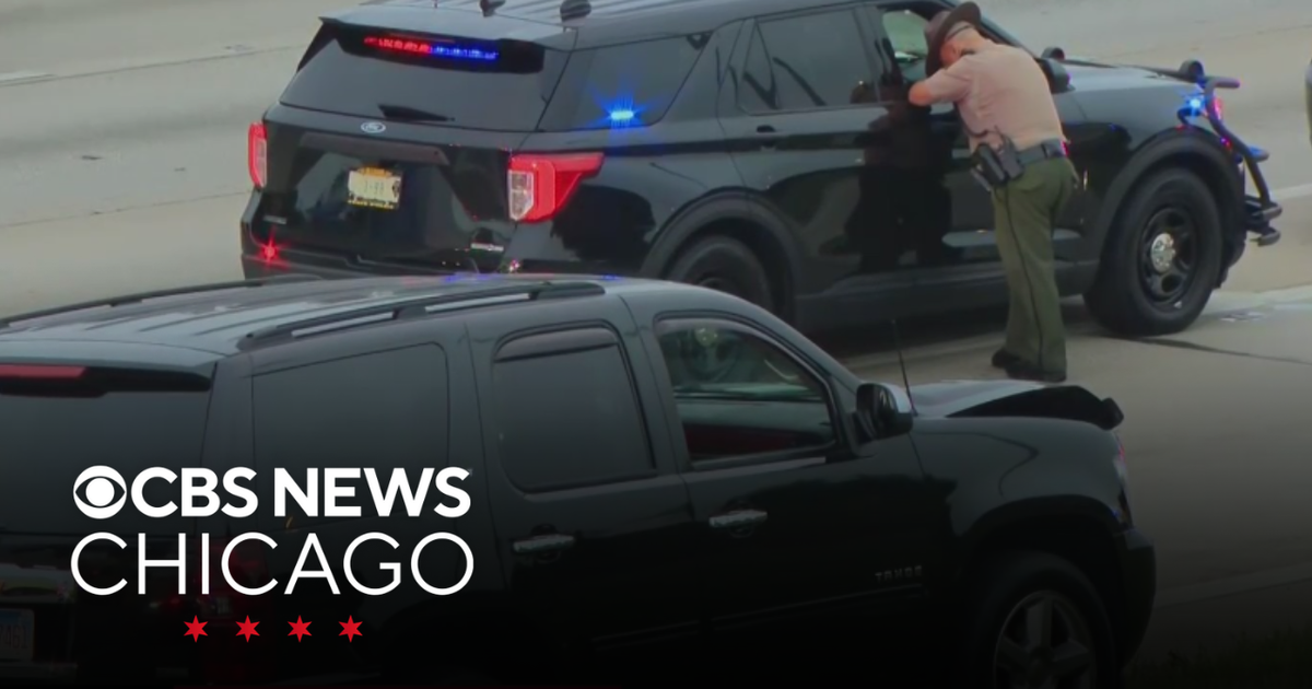 Pedestrian hit and killed by SUV on Dan Ryan Expressway - CBS Chicago