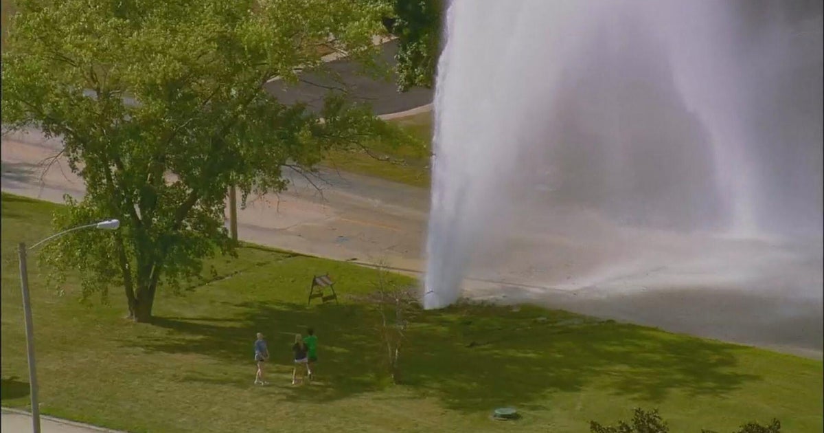 Water main break in Norwood Park Township creates massive geyser 