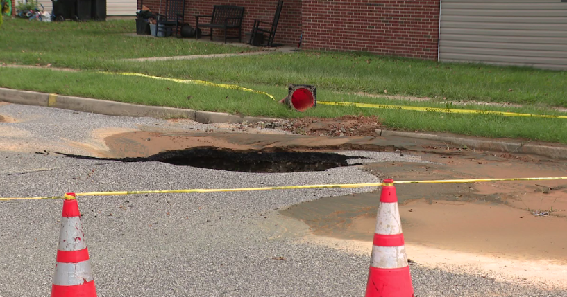 Large sinkhole forms after water main break in Baltimore County, people left without water 