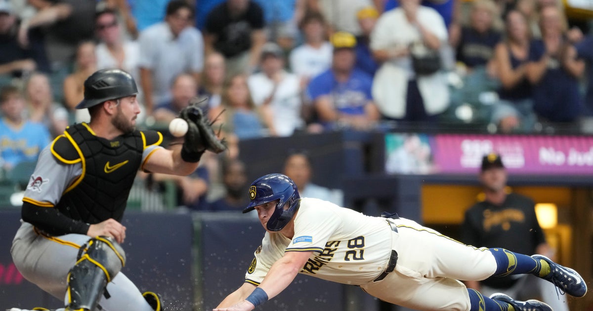 Brewers beat Pirates 7-1, win 10th straight game 