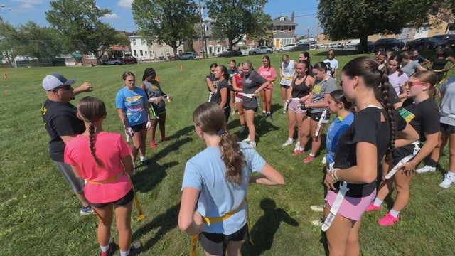 18pkg-jsand-girls-flag-football-to-eagles-game-transfer-frame-3466.jpg 