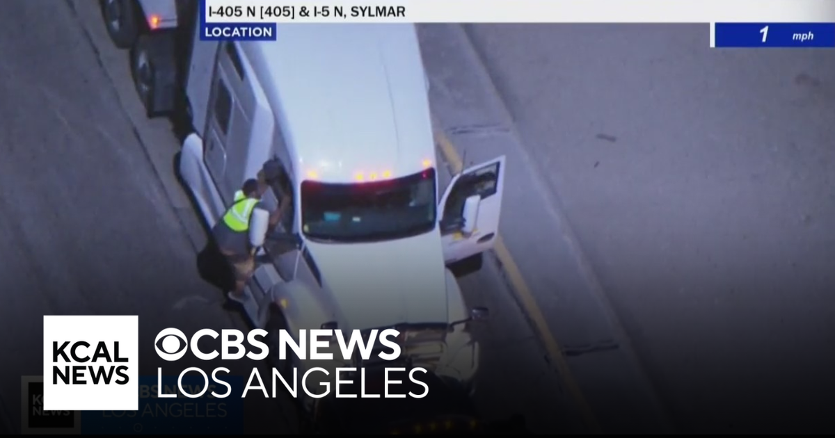 Carjacking suspects get away after stealing big rig in wild Los Angeles ...