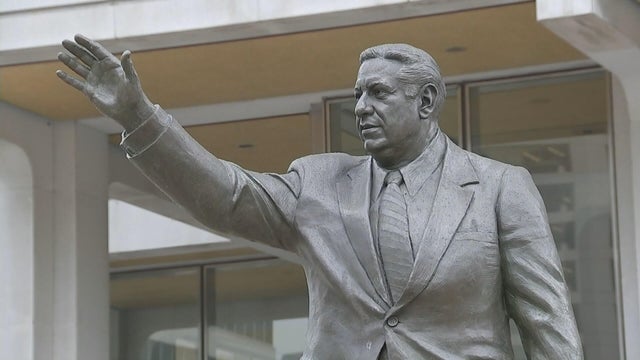 16vo-rizzo-statue-meeting-transfer-frame-1481.jpg 
