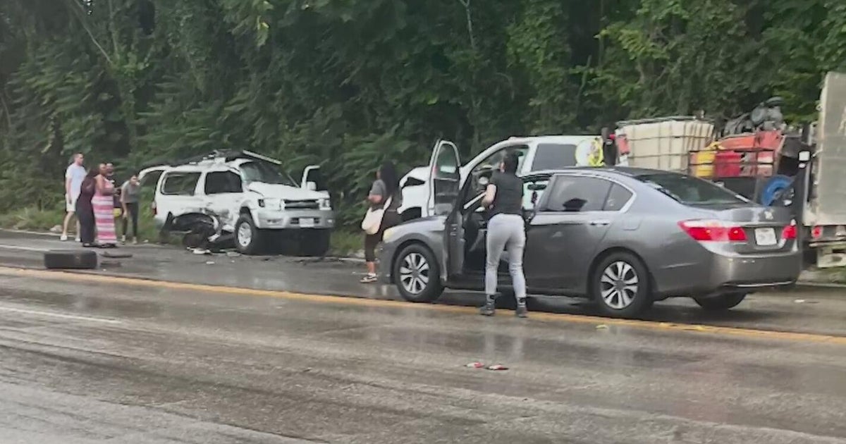 3 killed, including 2 children after crash in Dallas, police say - CBS ...
