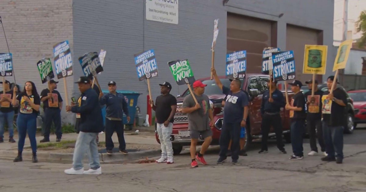 Chicago mayor joins teamsters picket line at Mauser plant 