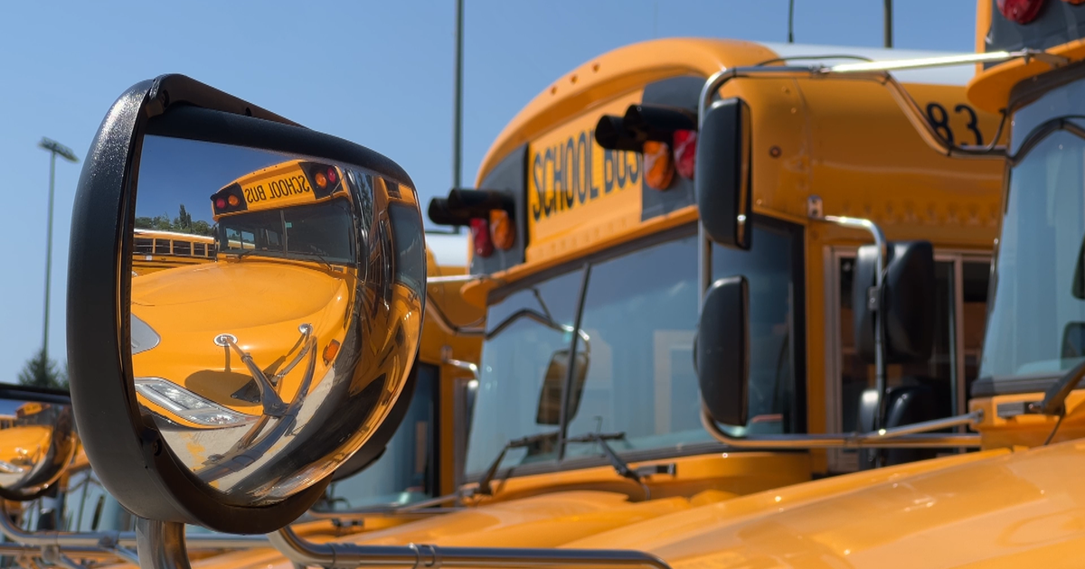 Metro Detroit school districts face difficulty recruiting bus drivers 