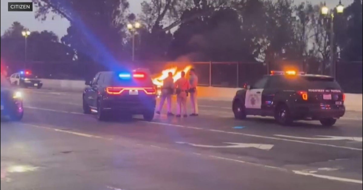 5 people injured after pursuit suspect crashes in West LA 