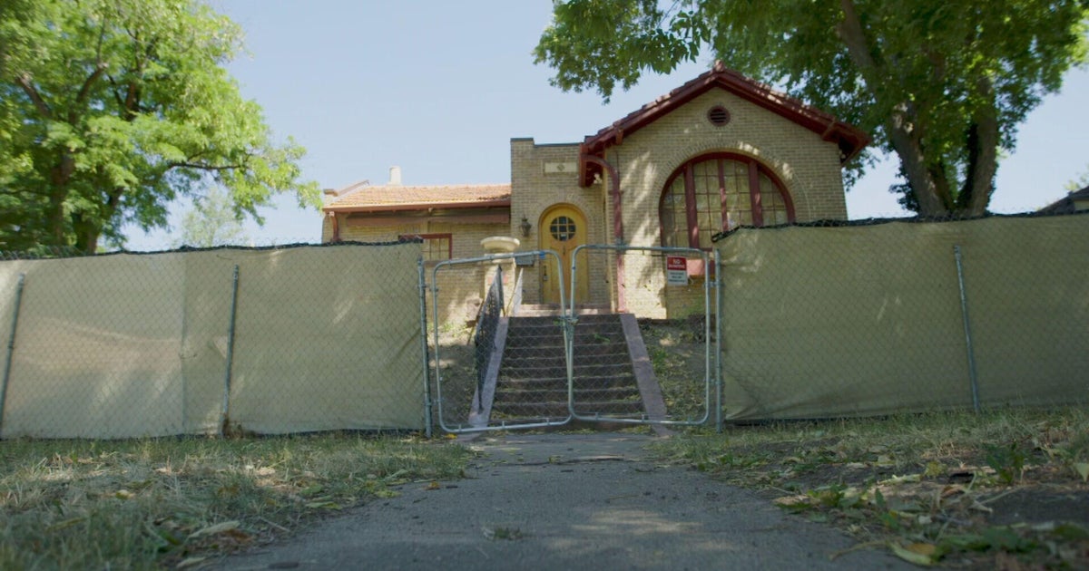 Stalled renovation on Denver landmark home leads to "poop protest" 
