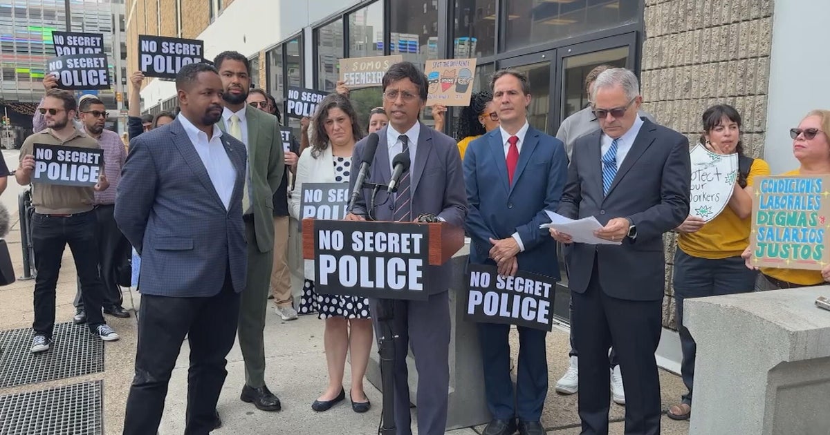 Pennsylvania Democrats push bill to ban masked ICE agents 