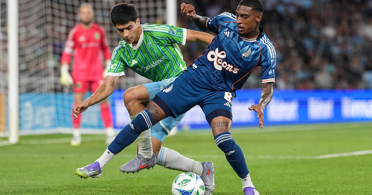 Joaquín Pereyra, Dayne St. Clair lead Minnesota United over Sounders 1-0 in West showdown 
