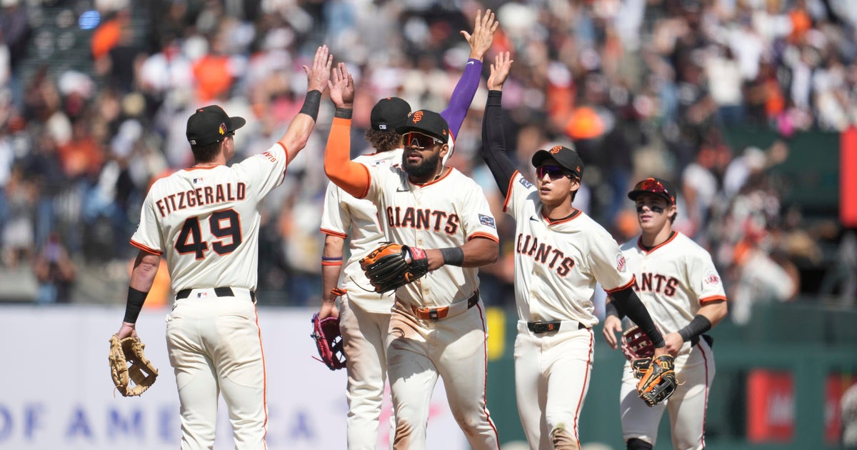 Smith's 3-run single, Gilbert and Fitzgerald HRs help the Giants beat the Rays 7-1 