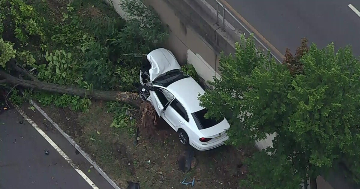 2 hurt in fiery crash on I-280 in East Orange, N.J., state police say 